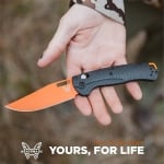 Сгъваем нож BENCHMADE Taggedout с черна карбонова дръжка и оранжево острие